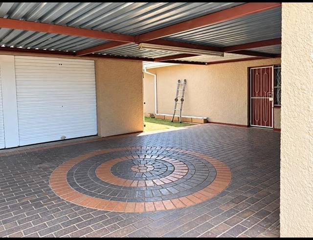 4 BEDROOM HOUSE FOR SALE IN VAN DYK PARK
